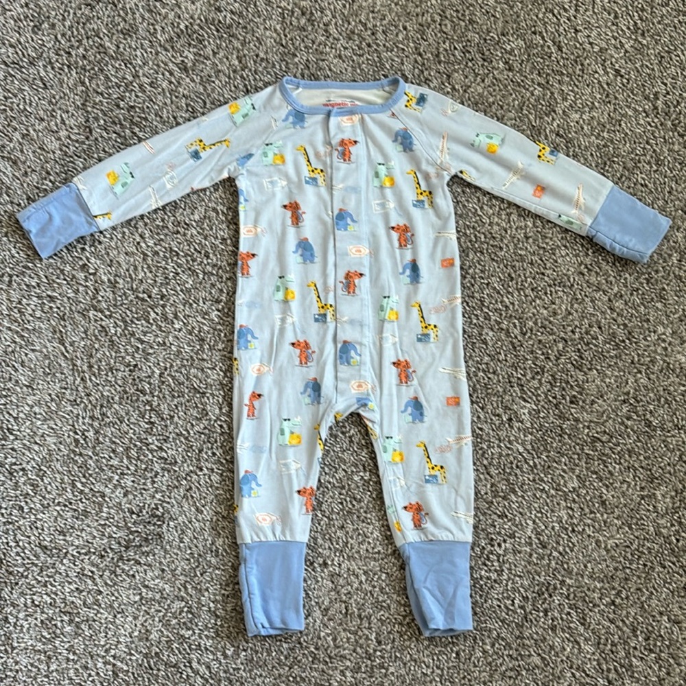 Magnetic Me convertible romper, traveling safari animals print, 3-6mo, like new!